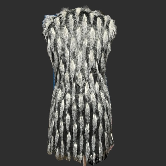 Miami Faux Fur Vest – Pretty! Pockets! - Picture 5 of 6